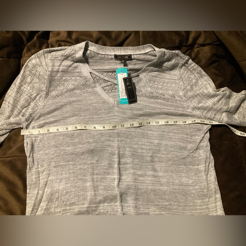 Lety & me brand, Gray Knit Sweater with V-Neck, 3/4 sleeve, new with tags - Picture 4 of 8